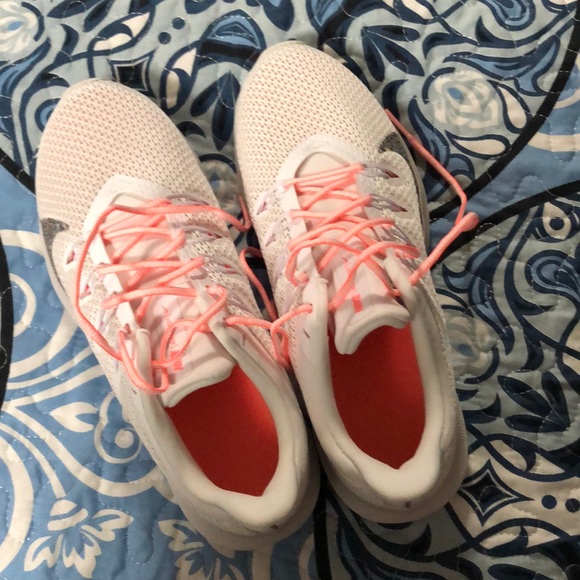 Brand new Nike’s - Picture 2 of 3